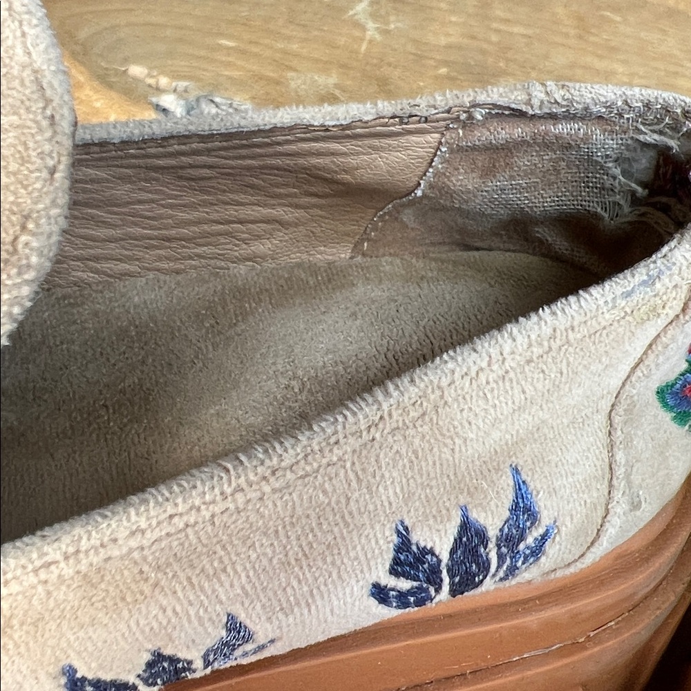 Farm Rio Velvet Embroidered Chunky Lug Sole Women's Loafers SZ 7 Floral Preloved - Picture 13 of 16